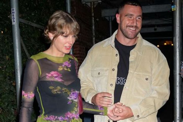 Taylor Swift: Navigating Life Through Her Parents' Divorce